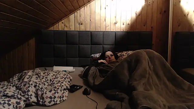 BoeseMoni1998 online show from 02-15-25, 07:28