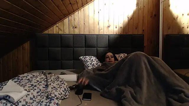 BoeseMoni1998 online show from 02-18-25, 06:58