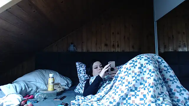 BoeseMoni1998 online show from 10-21-25, 08:04