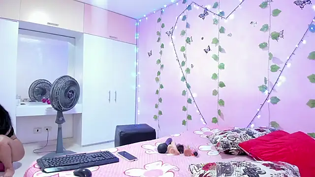 ambersmitx online show from 12-19-24, 04:57