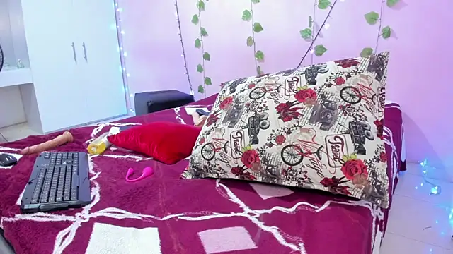 ambersmitx online show from 01-05-25, 09:36