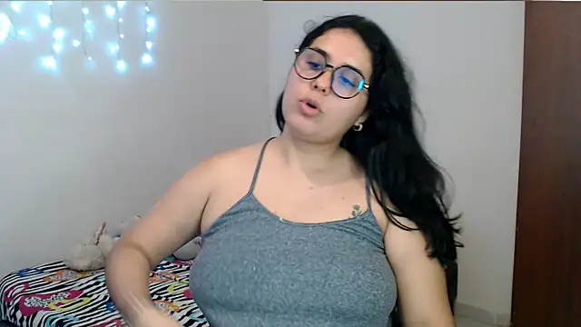 Snapshot of zaritagape21 chatting on 09-28-25, 04:40 zaritagape21 online show from 09-28-25, 04:40