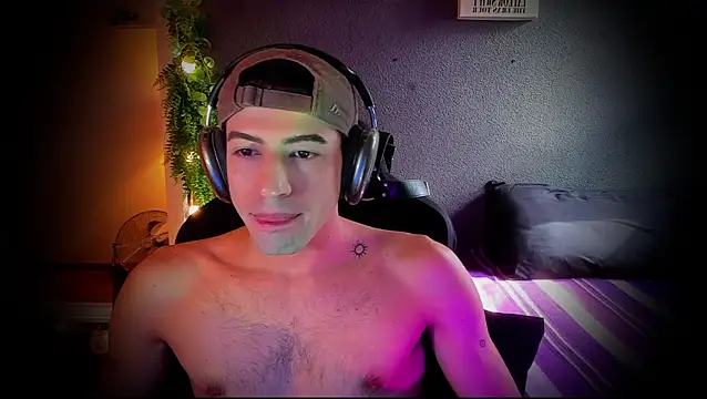 Snapshot of newjeff chatting on 11-19-25, 11:32 newjeff online show from 11-19-25, 11:32