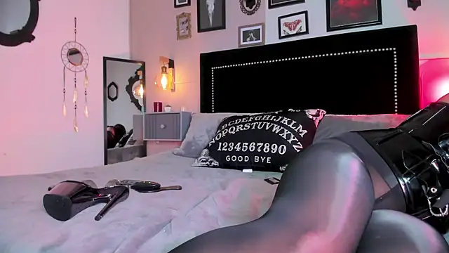 ninaevanss  online show from 02-04-26, 09:31