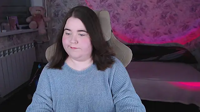 Estelle Hicks online show from 04-08-26, 06:41