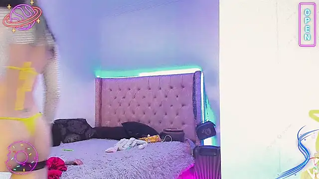 Snapshot of LittleEmmaa chatting on 01-20-25, 05:15 LittleEmmaa online show from 01-20-25, 05:15