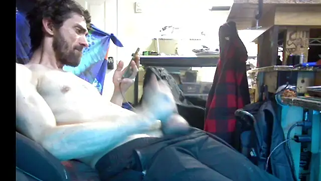 Snapshot of slendt94 chatting on 02-23-25, 04:13 slendt94 online show from 02-23-25, 04:13