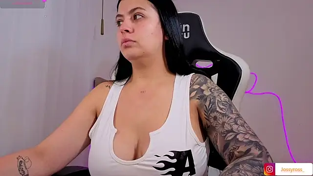 Victoryyy  online show from 12-21-25, 06:26