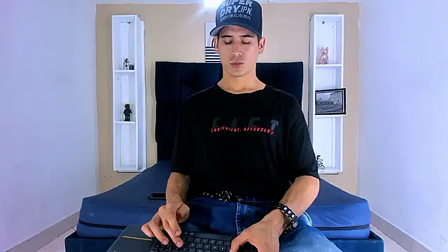 Snapshot of Jhonn_Rhyss chatting on 12-03-24, 03:41 Jhonn Rhyss online show from 12-03-24, 03:41