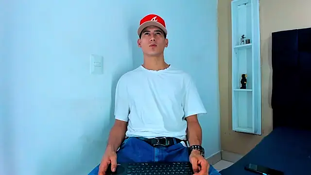 Snapshot of Jhonn_Rhyss chatting on 12-18-24, 02:32 Jhonn Rhyss online show from 12-18-24, 02:32