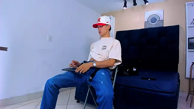 Snapshot of Jhonn_Rhyss chatting on 02-27-25, 02:21 Jhonn Rhyss online show from 02-27-25, 02:21