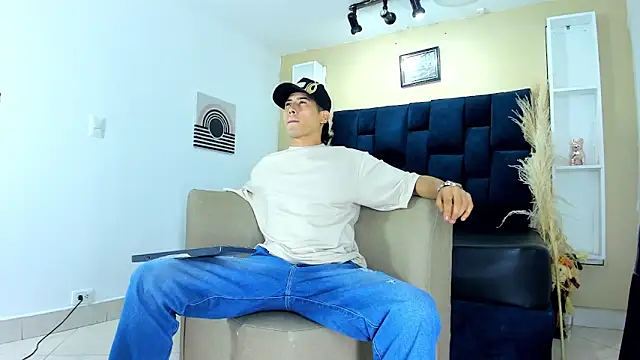 Snapshot of Jhonn_Rhyss chatting on 09-30-25, 02:16 Jhonn Rhyss online show from 09-30-25, 02:16