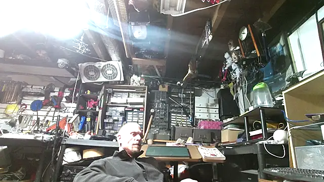 Snapshot of mrwinsalot88 chatting on 10-16-25, 07:09 mrwinsalot88 online show from 10-16-25, 07:09