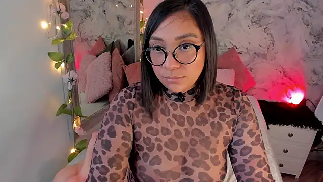 Snapshot of Bella_desi_ chatting on 07-15-26, 12:43 Bella desi online show from 07-15-26, 12:43