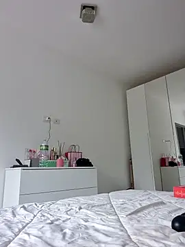 Snapshot of Emily_Posh chatting on 09-25-25, 11:25 Emily Posh online show from 09-25-25, 11:25