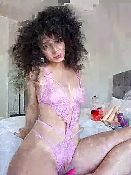 Snapshot of Emily_Posh chatting on 09-27-25, 09:36 Emily Posh online show from 09-27-25, 09:36