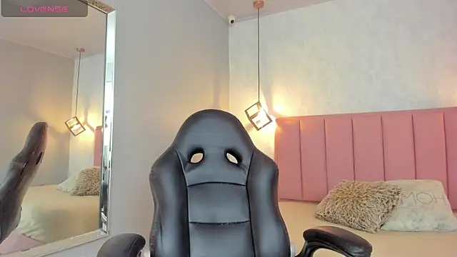 SUNNYCYRUS online show from 02-19-26, 12:34