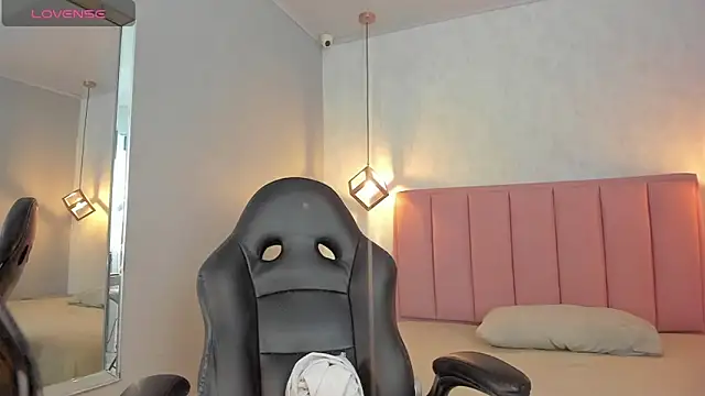 SUNNYCYRUS online show from 03-13-26, 12:45