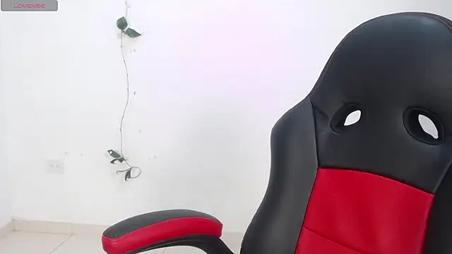 Snapshot of evelin_999_ chatting on 01-19-25, 11:43 evelin 999 online show from 01-19-25, 11:43