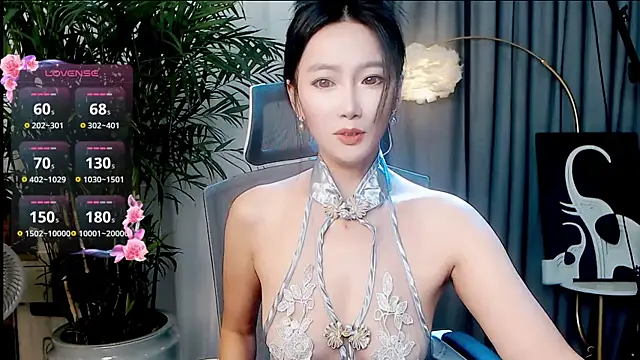 Snapshot of FeiFei-babe chatting on 10-10-25, 12:15 FeiFei-babe online show from 10-10-25, 12:15
