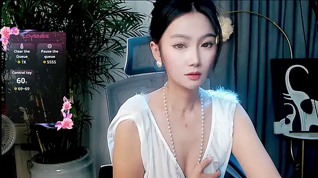 Snapshot of FeiFei-babe chatting on 10-11-25, 12:47 FeiFei-babe online show from 10-11-25, 12:47