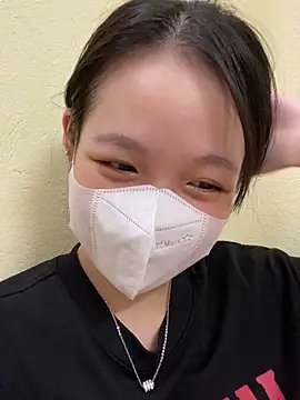 Snapshot of minmin2kk5 chatting on 10-16-25, 02:51 minmin2kk5 online show from 10-16-25, 02:51