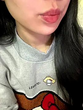 Snapshot of minmin2kk5 chatting on 11-23-25, 04:07 minmin2kk5 online show from 11-23-25, 04:07