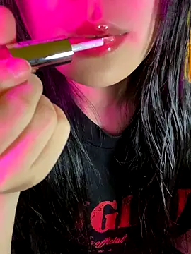 Snapshot of minmin2kk5 chatting on 11-29-25, 05:54 minmin2kk5 online show from 11-29-25, 05:54