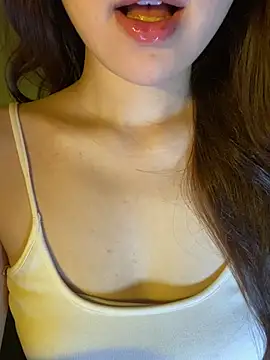 minmin2kk5 online show from 05-18-26, 04:46