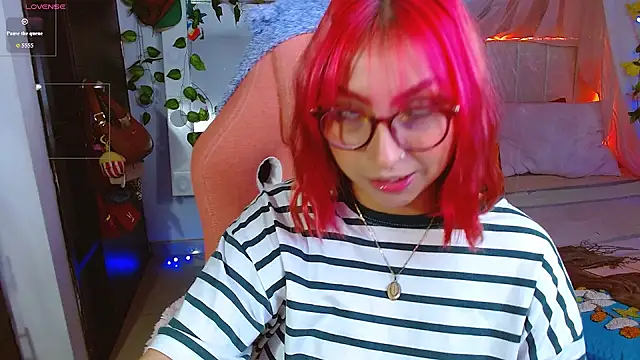 Snapshot of Littlerouse_ chatting on 04-29-26, 09:13 Littlerouse online show from 04-29-26, 09:13