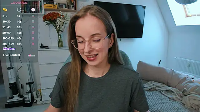 violet blue eyes online show from 04-07-26, 12:49