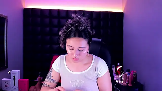 Snapshot of celeste_blue69 chatting on 07-19-26, 06:39 celeste blue69 online show from 07-19-26, 06:39