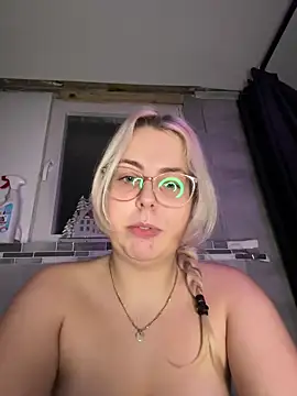 Livewithlucy online show from 12-21-24, 07:24