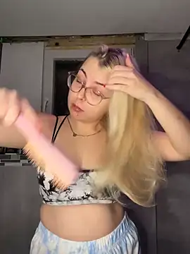 Livewithlucy online show from 12-23-24, 07:30