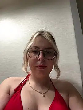 Livewithlucy online show from 01-28-25, 01:38