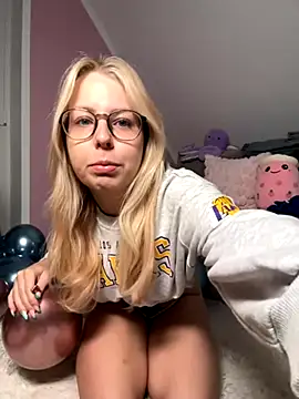 Livewithlucy online show from 09-18-25, 09:33