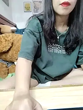 Snapshot of cream1299 chatting on 01-12-26, 11:48 cream1299 online show from 01-12-26, 11:48