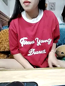 Snapshot of cream1299 chatting on 02-24-26, 09:13 cream1299 online show from 02-24-26, 09:13