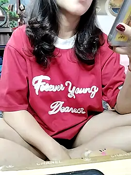 Snapshot of cream1299 chatting on 05-09-26, 01:33 cream1299 online show from 05-09-26, 01:33