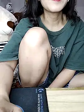 Snapshot of cream1299 chatting on 05-11-26, 01:17 cream1299 online show from 05-11-26, 01:17