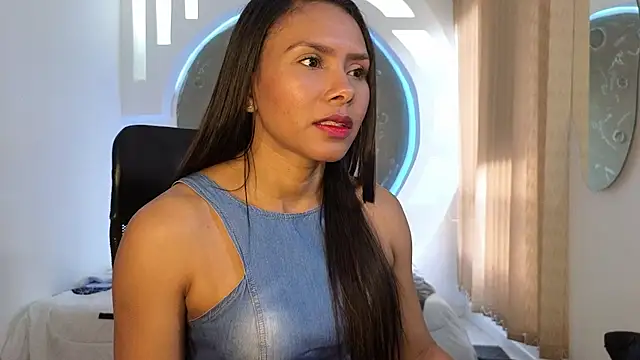 Snapshot of Tatianabr_01 chatting on 11-30-25, 08:57 Tatianabr 01 online show from 11-30-25, 08:57