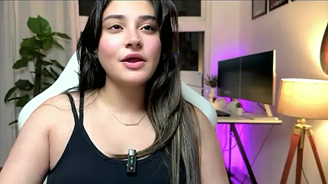 Snapshot of demieliss chatting on 04-26-26, 07:33 demieliss online show from 04-26-26, 07:33