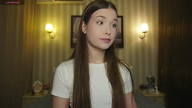  Eva Lee online show from 10-06-25, 08:17