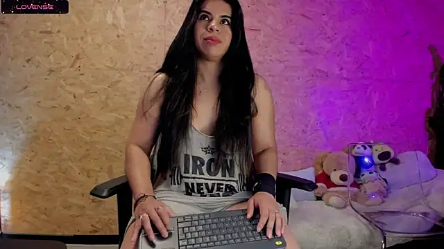 Snapshot of Biancastrongg chatting on 03-04-25, 02:27 Biancastrongg online show from 03-04-25, 02:27
