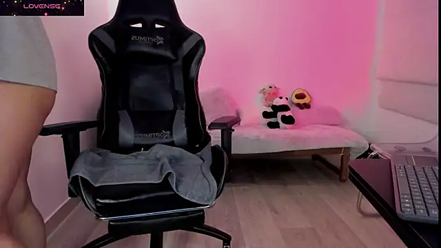 Snapshot of Biancastrongg chatting on 11-12-25, 03:51 Biancastrongg online show from 11-12-25, 03:51