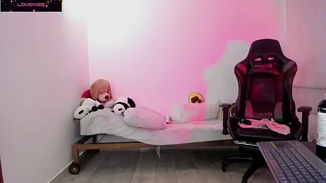 Snapshot of Biancastrongg chatting on 11-29-25, 03:09 Biancastrongg online show from 11-29-25, 03:09