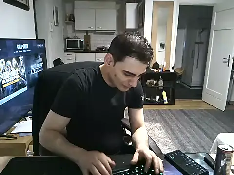 Snapshot of mihaimichael chatting on 03-07-25, 10:21 mihaimichael online show from 03-07-25, 10:21
