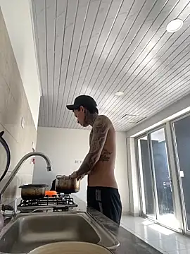 Snapshot of Herem369 chatting on 12-15-25, 03:05 Herem369 online show from 12-15-25, 03:05