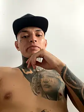 Snapshot of Herem369 chatting on 12-20-25, 07:54 Herem369 online show from 12-20-25, 07:54