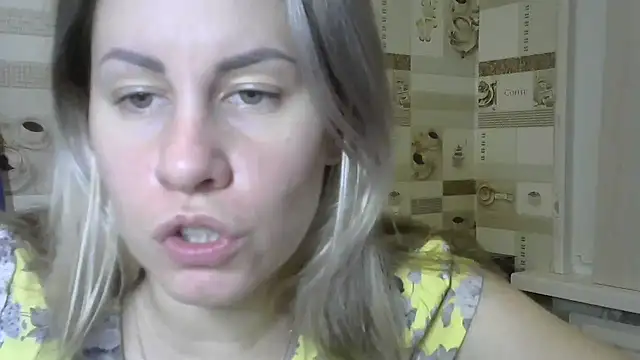 Snapshot of TherestlessKitty chatting on 12-24-24, 06:00 TherestlessKitty online show from 12-24-24, 06:00